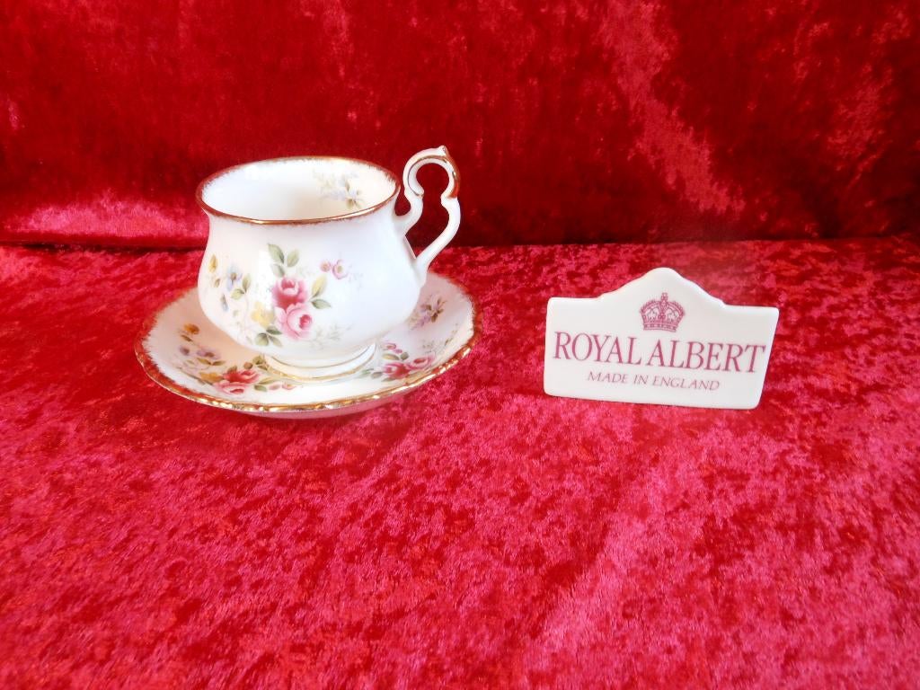 Royal Albert Tenderness kop en schotel, Ophalen of Verzenden, Zo goed als nieuw, Overige stijlen, Kop(pen) en/of Schotel(s)