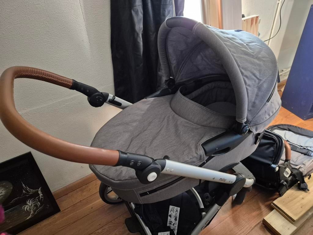 Mutsy Evo kinderwagen met reiswieg, industrial grey, Kinderen en Baby's, Kinderwagens en Combinaties, Ophalen, Zo goed als nieuw