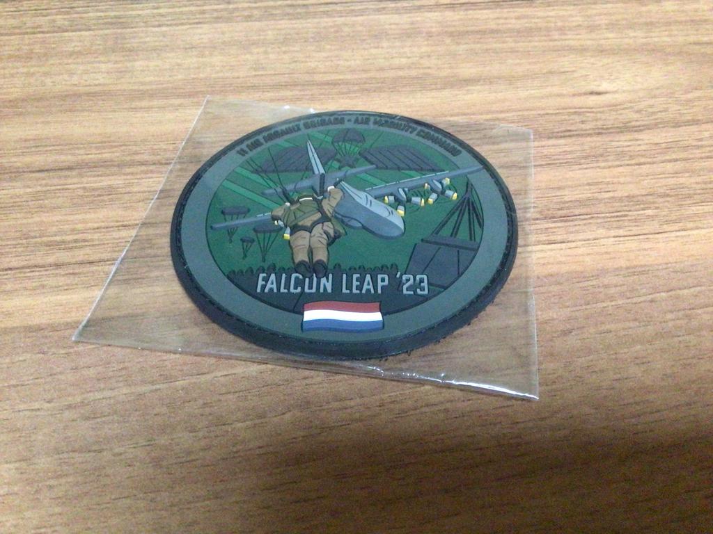 Bads luchtmobiel 'Falcon Leap 23' - Landmacht embleem, Verzamelen, Ophalen of Verzenden, Landmacht, Nederland, Embleem of Badge