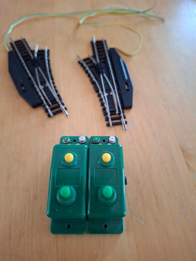 Minitrix elektrische wissels 24 graden met wisselschakelaars, Ophalen of Verzenden, Gelijkstroom, Rails, Trix