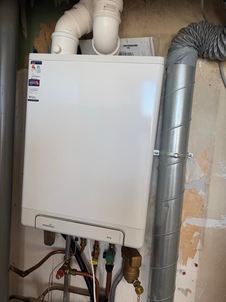 Intergas Kombi Kompakt HRE 24/18A (2021), Ophalen, 30 tot 80 cm, Gebruikt, Hoog rendement (Hr)