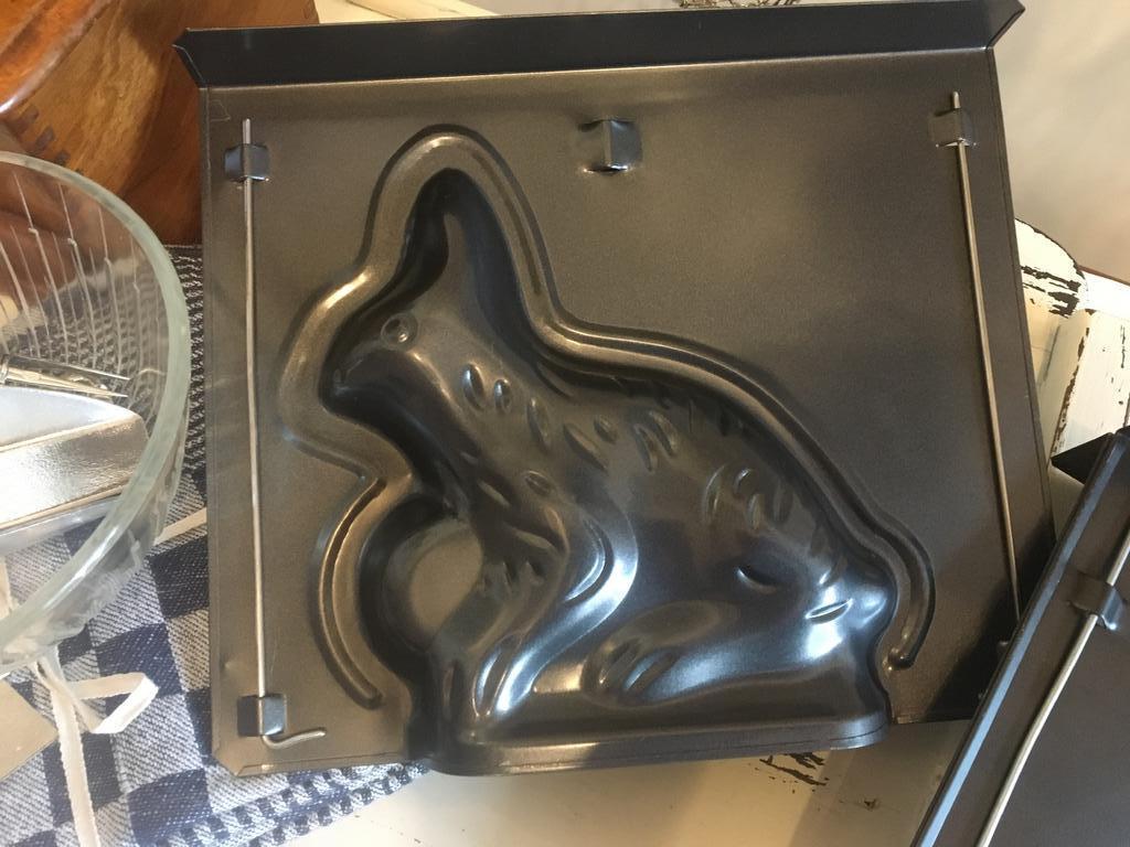 Bakvorm haas met ei cakevorm, Ophalen of Verzenden, Zo goed als nieuw