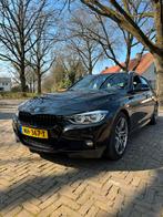 BMW 330i Touring M Sport  |M Performance |Dealer onder| VOL!, Achterwielaandrijving, 1800 kg, Zwart, 4 cilinders