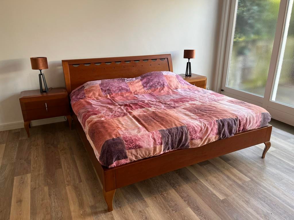 Tweepersoonsbed kersenhout met nachtkastjes, Huis en Inrichting, Slaapkamer | Bedden, Ophalen, Gebruikt, Bruin, Tweepersoons