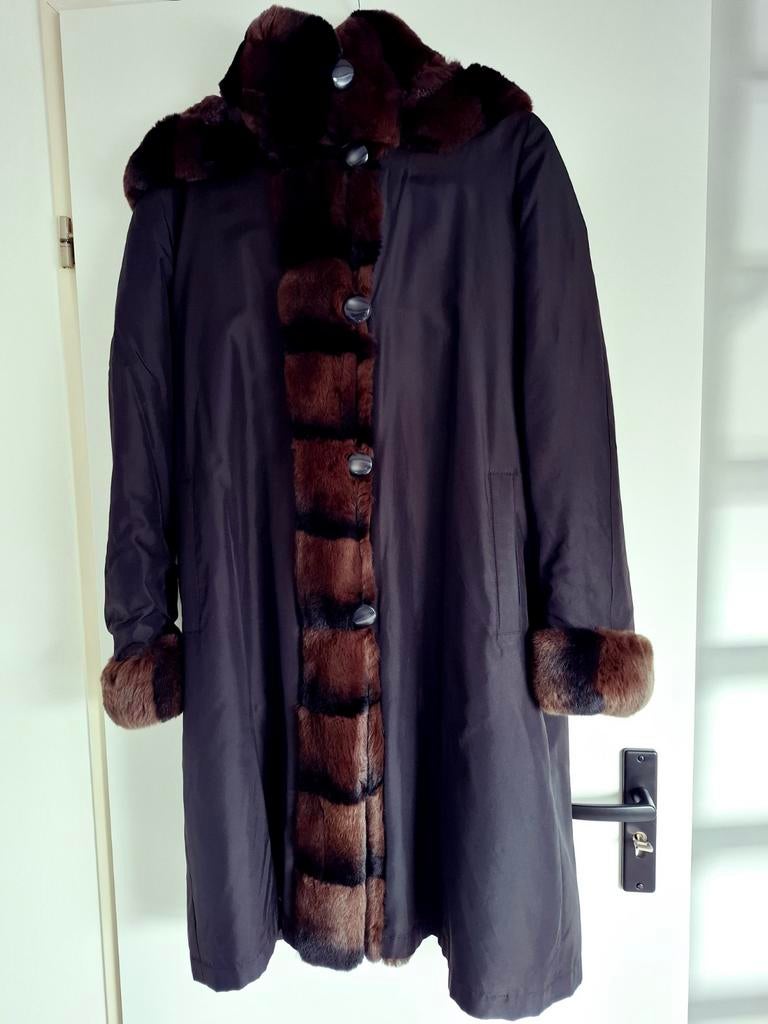 Zwarte jas met bruin konijnbont van Alexandra, Kleding | Dames, Jassen | Winter, Zo goed als nieuw, Maat 38/40 (M), Zwart, Ophalen of Verzenden