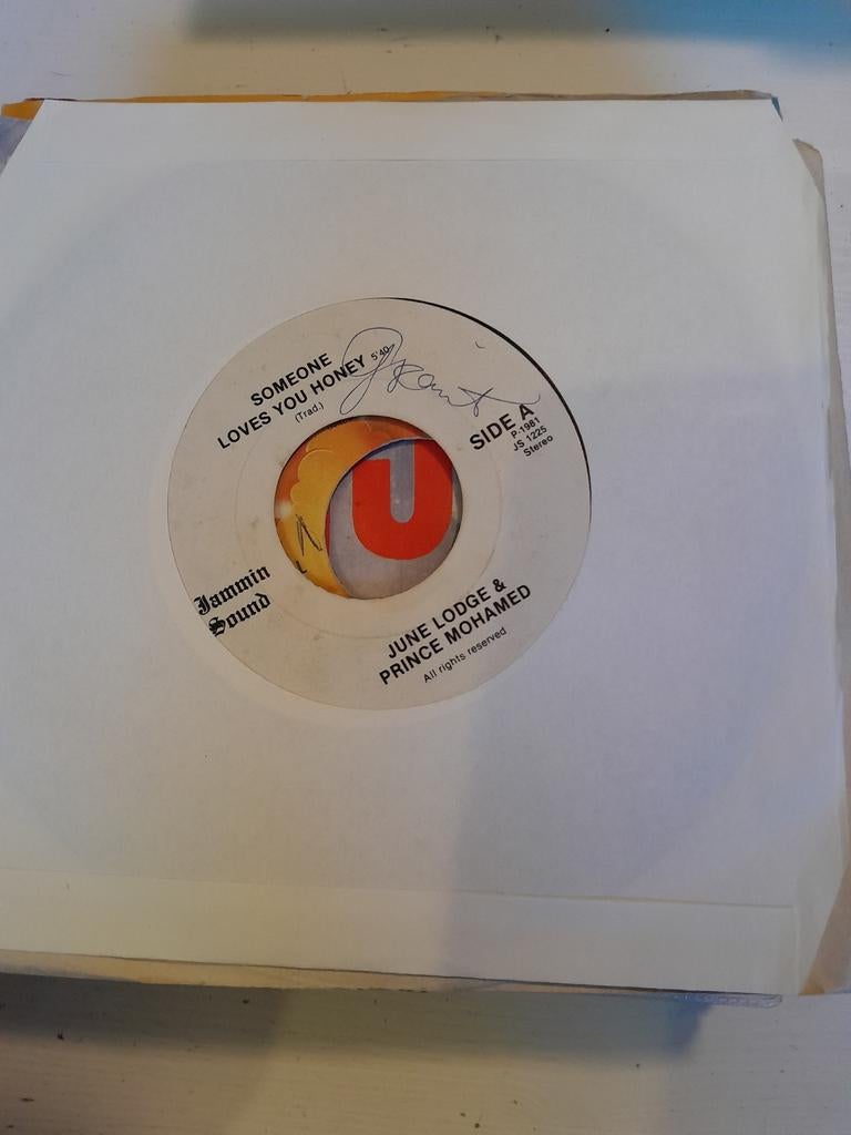 June lodge 7inch someone loves you honey, Ophalen of Verzenden, Zo goed als nieuw, Pop
