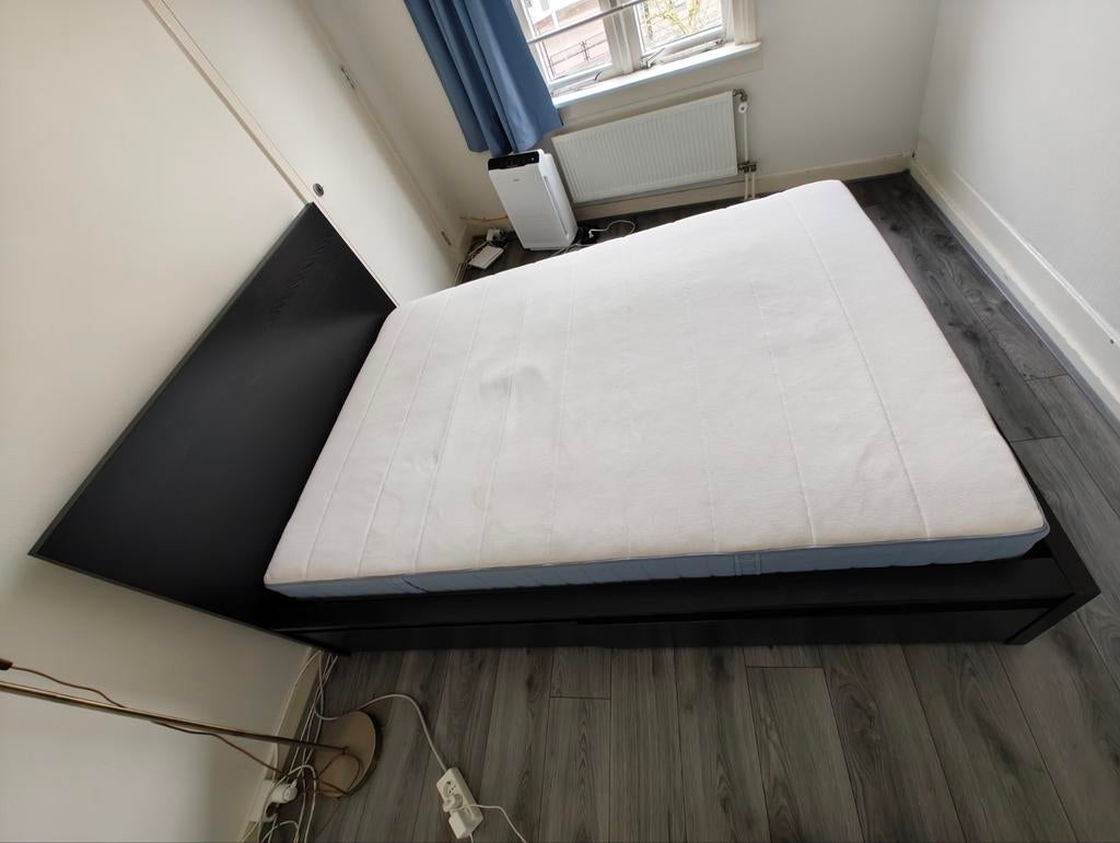 IKEA MALM bed met matras - Zwart, 140x200 cm, opbergruimtes, Ophalen, Gebruikt, Zwart, Tweepersoons