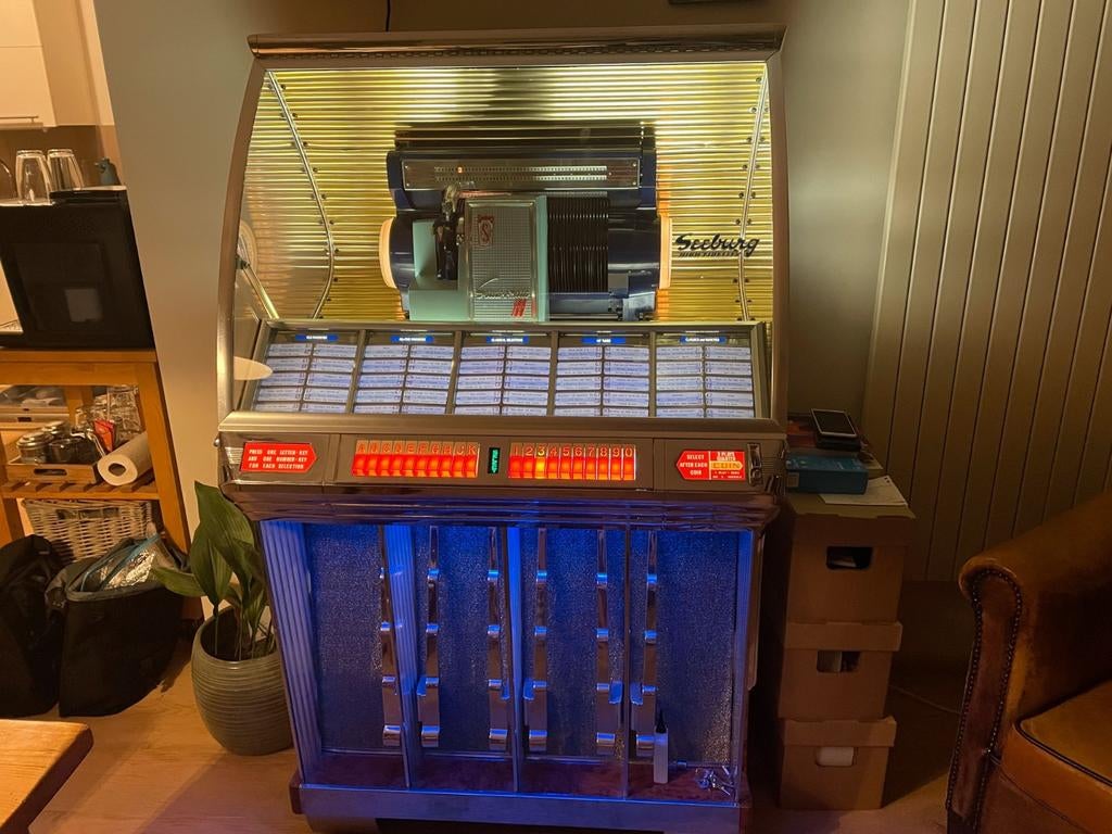 GEZOCHT Seeburg hf100r ongerestaureerd compleet goed chroom, Ophalen of Verzenden, 1950 tot 1960, Seeburg