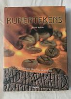Runentekens (De geheime taal van de stenen) Francis Mellvill, Boeken, Achtergrond en Informatie, Spiritualiteit algemeen, Ophalen of Verzenden