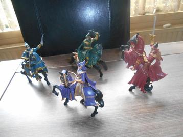 Raveleijn ridders uit de Efteling Ravelein beschikbaar voor biedingen