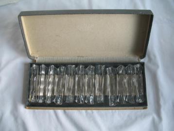  Set van 12  Kristal Facet Bewerkte Bestekleggers Vintage beschikbaar voor biedingen