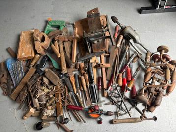 Vintage handgereedschappen beschikbaar voor biedingen