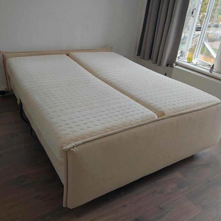 Tweepersoons boxspring, Huis en Inrichting, Slaapkamer | Boxsprings, Gebruikt, 140 cm, 220 cm, Tweepersoons, Crème, Ophalen
