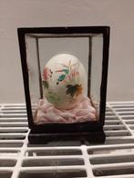 Antiek ei in vitrine met vogelmotief, Antiek en Kunst, Ophalen of Verzenden