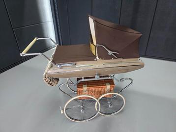 Prachtige vintage Van Delft kinderwagen – jaren ’70 beschikbaar voor biedingen