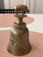 Koperen bel met olifant, Ophalen