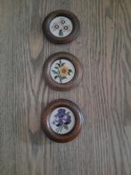 3 geborduurde lijstjes, Ophalen of Verzenden, Hout, Minder dan 50 cm, Minder dan 50 cm