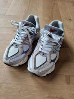 New Balance 9060 grey maat 43, Ophalen of Verzenden, Zo goed als nieuw, Overige kleuren