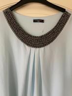 Nieuw! Lichtblauw bloesje met grijze kraaltjes hals, mt M-L, Verzenden, Nieuw, Maat 38/40 (M), Blauw