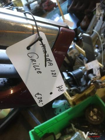 Mazda 121 1998 Grille beschikbaar voor biedingen