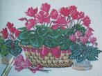 Borduurpatroon  Grote Cyclaam in mand  nr 5856, Hobby en Vrije tijd, Borduren en Borduurmachines, Verzenden, Nieuw, Handborduren