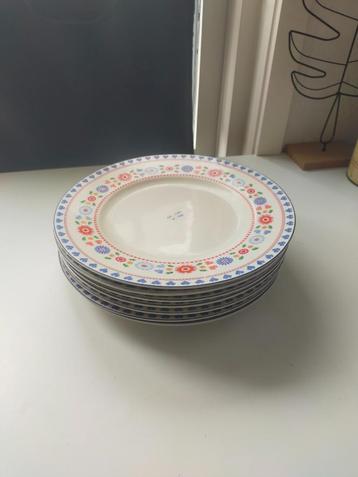 Kakelbont Dinnerborden beschikbaar voor biedingen