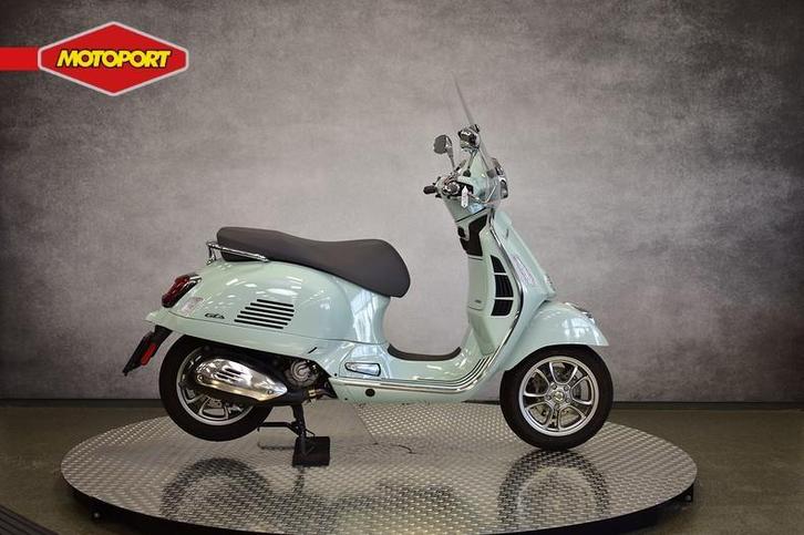 Vespa GTS 300 (bj 2024), Fietsen en Brommers, Scooters | Vespa, Gebruikt, Overige modellen