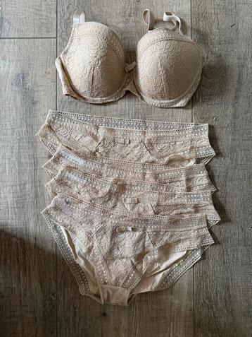Brons goudkleurige BH 85B met 4 slips maat M ZGAN beschikbaar voor biedingen