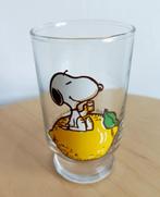 Vintage Snoopy glas/Snoopy op citroen/1958, Verzamelen, Gebruikt, Ophalen of Verzenden, Snoopy, Gebruiksvoorwerp