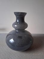 Grijze glazen vaas., Huis en Inrichting, Woonaccessoires | Kandelaars en Kaarsen, Ophalen, Overige materialen, Overige kleuren