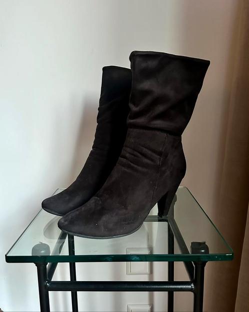 Zwarte suède enkellaarsjes – Alma en Pena (maat 41), Kleding | Dames, Schoenen, Zo goed als nieuw, Zwart, Ophalen of Verzenden