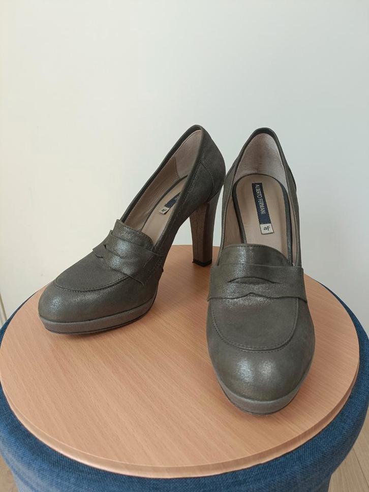 Pumps van Alberto Fermani maat 41, Kleding | Dames, Schoenen, Zo goed als nieuw, Pumps, Grijs, Ophalen of Verzenden