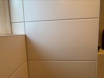 Muurtegel wit 30 x 60 cm beschikbaar voor biedingen
