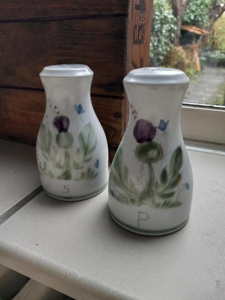 vintage stel peper zout strooier buchan scotland distelplant, Antiek en Kunst, Curiosa en Brocante, Ophalen