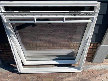 VELUX SK06 114x118 wit dakraam zolderraam kantelraam beschikbaar voor biedingen