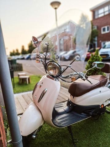 Grande Retro scooter beschikbaar voor biedingen