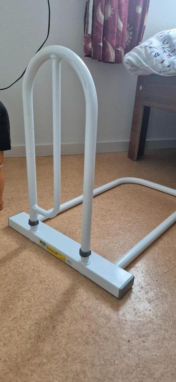 Bedbeugel- bedsteun beschikbaar voor biedingen