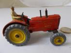 1956 Dinky Toys 300 MASSEY HARRIS TRACTOR + DRIVER. (-B-), Dinky Toys, Gebruikt, Ophalen of Verzenden, Tractor of Landbouw