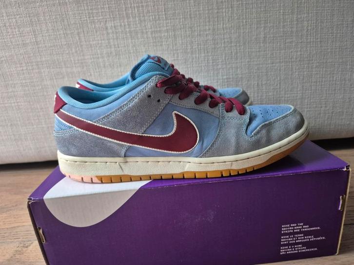 Nike SB Dunk Low Valour Blue Team Maroon maat 45, Kleding | Heren, Schoenen, Zo goed als nieuw, Sneakers of Gympen, Blauw, Ophalen of Verzenden