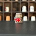Vinger hoedje, metaal, hartjes, rood (122), Verzamelen, Vingerhoedjes, Ophalen of Verzenden, Zo goed als nieuw, Overige materialen