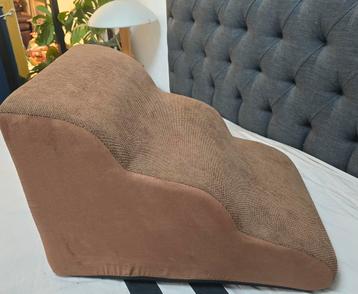 Honden trap met 3 treden beschikbaar voor biedingen