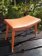 Vintage krukje cognac kleurig
4 schuine pootjes
47 cm lang
3, Ophalen, Zo goed als nieuw, Hout