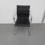 Vergaderstoel met schade - zwarte skai, Ophalen, Gebruikt, Eén