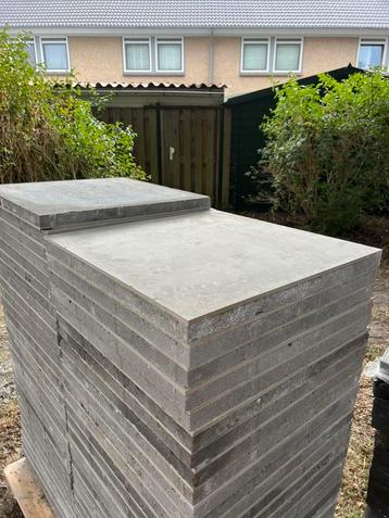 59 Keramische 60x60 tegels 35 m2 ongeveer beschikbaar voor biedingen