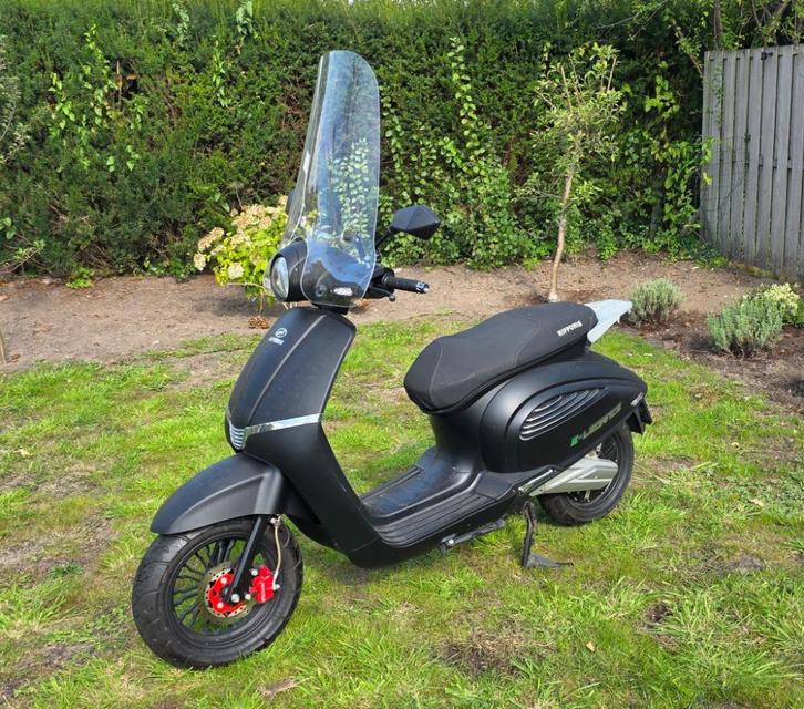 Nipponia elektrische scooter snor, Fietsen en Brommers, Snorfietsen en Snorscooters, Gebruikt, Overige merken, Elektrisch, Ophalen