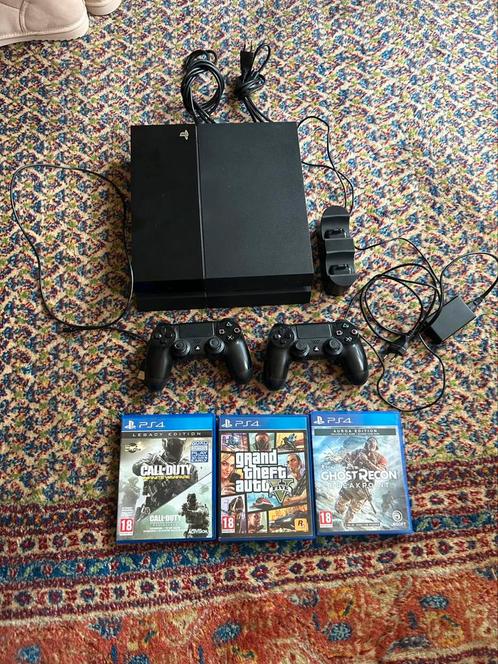 PS4 met 2 controllers, oplaadstation en 3 spellen, Spelcomputers en Games, Spelcomputers | Sony PlayStation 4, Gebruikt, Original