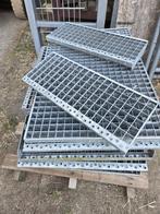 Roostertreden afmeting 60 lang 24 cm diep, Doe-het-zelf en Verbouw, Metalen, Ophalen, Zo goed als nieuw
