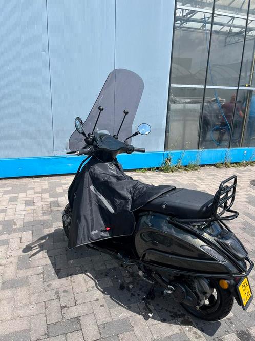 Vespa Primavera brom 2017 carb schade, Fietsen en Brommers, Scooters | Vespa, Zo goed als nieuw, Overige modellen, Ophalen of Verzenden