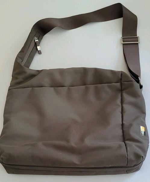 "Case Logic" dames laptoptas grijs met cyclaamkleur voering, Computers en Software, Laptoptassen, Zo goed als nieuw, 16 inch, Ophalen of Verzenden