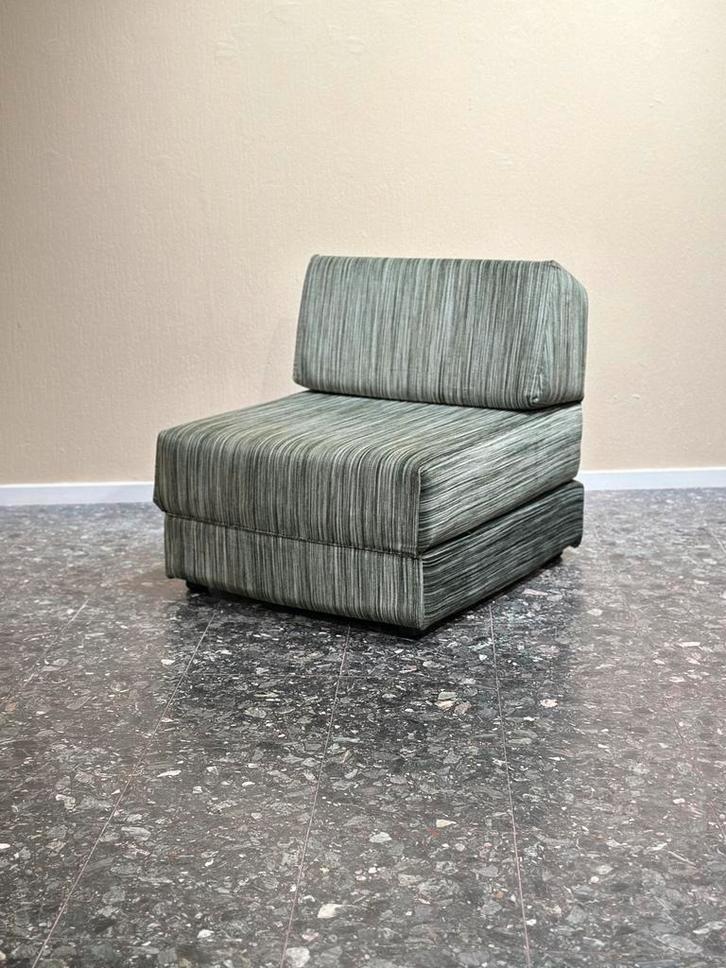 Vintage Uitklapbare Slaapfauteuil – Lounge Chair / Logeerbed, Huis en Inrichting, Banken | Sofa's en Chaises Longues, Zo goed als nieuw